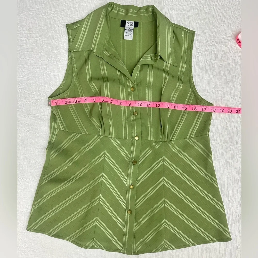 Studio 1940 beautiful green with gold metallic detail fitted sleeveless blouse​